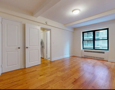  east 56 st & 3rd ave - Photo Thumbnail 4