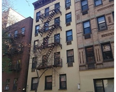 Sullivan St - Photo Thumbnail 3