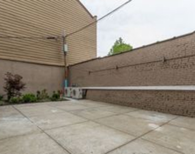 296 Manhattan Ave, Brooklyn - Photo Thumbnail 11