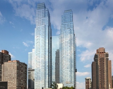 620 West 42nd Street - Photo Thumbnail 7