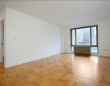 460 W 20th Street - Photo Thumbnail 0