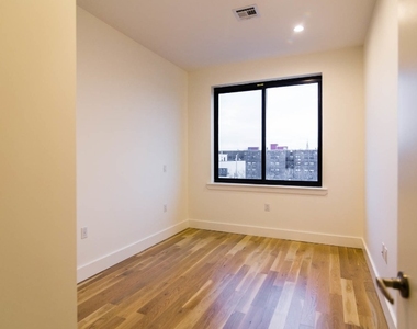 818 Lexington Ave - Photo Thumbnail 7