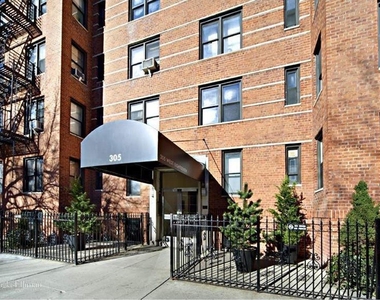 305 West 18th St - Photo Thumbnail 4