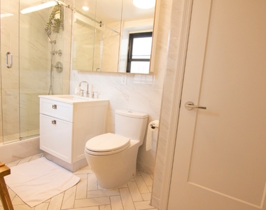 305 East 86 Street - Photo Thumbnail 4