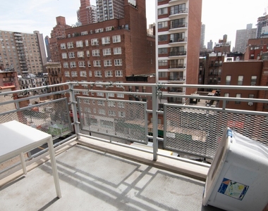 305 East 86 Street - Photo Thumbnail 3