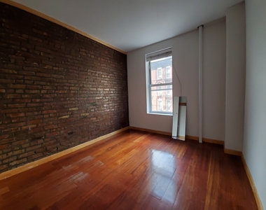 520 East 11th Street - Photo Thumbnail 4