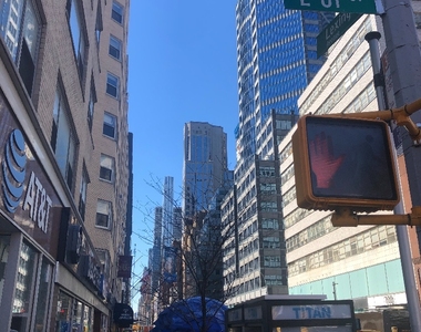 Between Lexington and Park Avenue - Photo Thumbnail 6