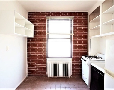 292 Manhattan Ave - Photo Thumbnail 1