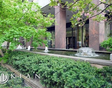 East 75th Street - Photo Thumbnail 0