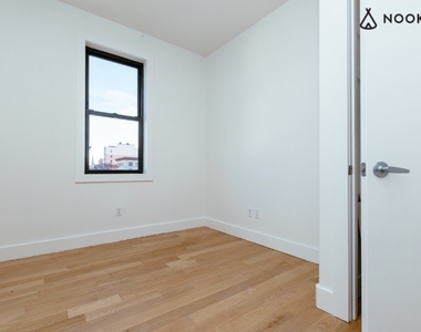 1020 Manhattan Ave - Photo Thumbnail 4