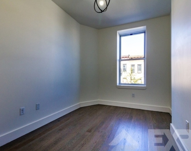 826 St Johns Place - Photo Thumbnail 2