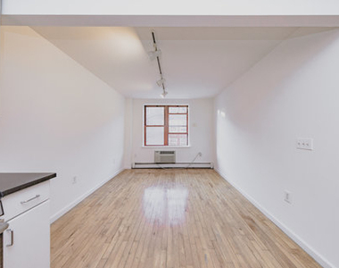 Incredible 3 Bed w/ Balcony in the East Village - Photo Thumbnail 4