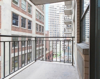 Flex 3 Bedroom w/ Balcony in Murray Hill - Photo Thumbnail 2