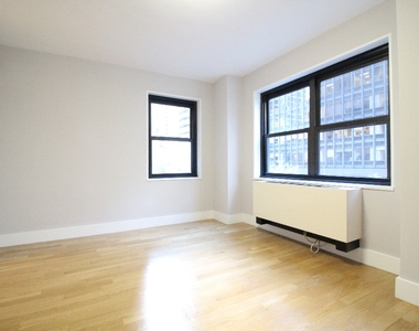 301 East 47th Street - Photo Thumbnail 4