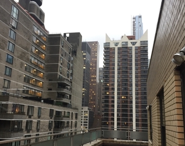 East 49th Street - Photo Thumbnail 4