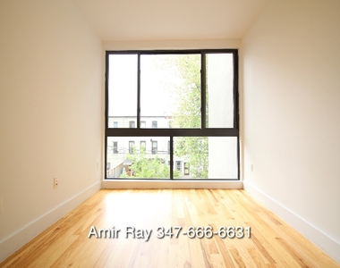 237 Bainbridge St - Photo Thumbnail 4