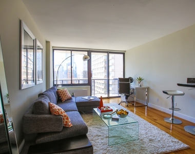 MIdtown Manhattan Apartment - Photo Thumbnail 3