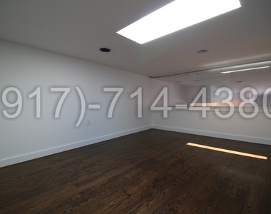 886 Franklin Ave - Photo Thumbnail 8