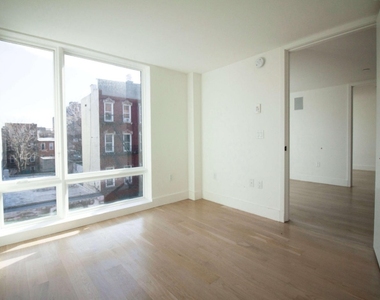 152 Manhattan Ave - Photo Thumbnail 4