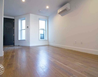 473 Park Pl - Photo Thumbnail 8