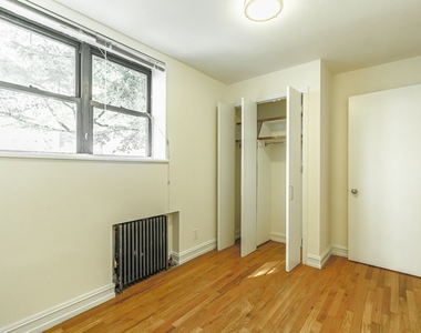 238 East 38th Street - Photo Thumbnail 4