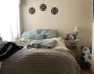 No Fee 274 W 19 True 2 bedroom. Prime Chelsea - Photo Thumbnail 1