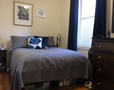 No Fee 274 W 19 True 2 bedroom. Prime Chelsea - Photo Thumbnail 4