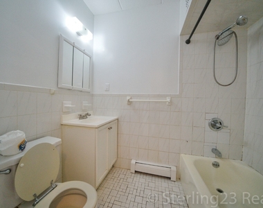 20-72 Steinway, Astoria, Ny, 11105 - Photo Thumbnail 7