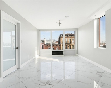 977 Manhattan Avenue - Photo Thumbnail 4