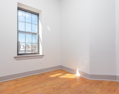 292 Bedford Ave - Photo Thumbnail 5