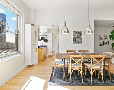 88 Greenwich St - Photo Thumbnail 1