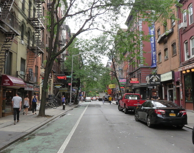 Macdougal Street - Photo Thumbnail 8