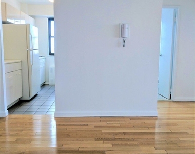 345 East 80th Street - Photo Thumbnail 2