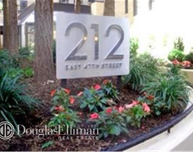 212 East 47th St - Photo Thumbnail 4