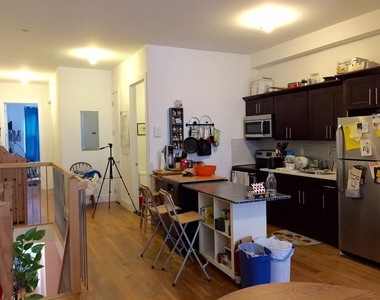 32 Meserole St - Photo Thumbnail 7