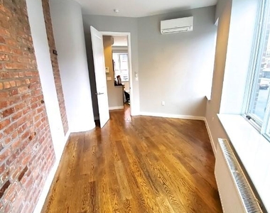 118 Christopher St  - Photo Thumbnail 5