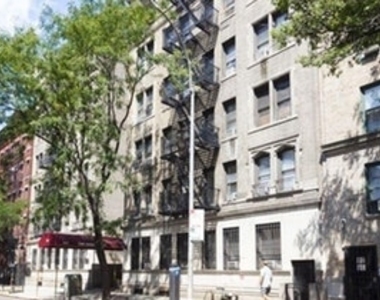 341 W 45th St - Photo Thumbnail 5