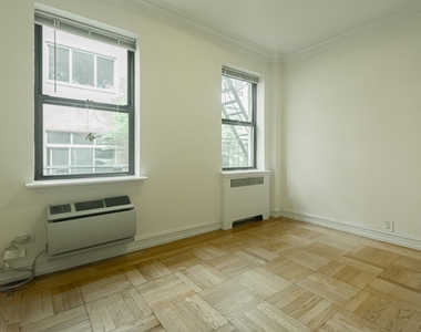 235 East 46th Street - Photo Thumbnail 4