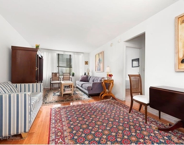 220 East 65th St - Photo Thumbnail 3