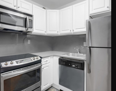 212 East 73rd Street - Photo Thumbnail 2
