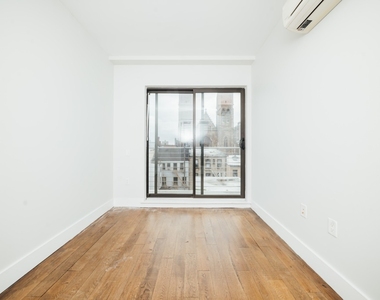 146 Meserole St - Photo Thumbnail 5