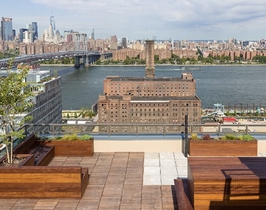 321 Wythe Avenue - Photo Thumbnail 1