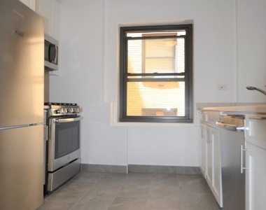 412 E 55th St - Photo Thumbnail 8