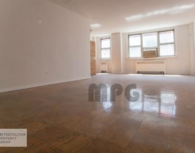 240 east 35th street - Photo Thumbnail 0