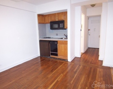 320 E 42nd St - Photo Thumbnail 1