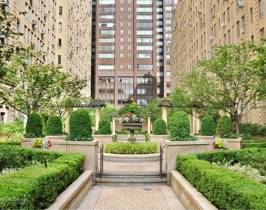 350 West 57th St - Photo Thumbnail 10