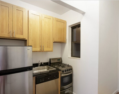 206 East 25th Street - Photo Thumbnail 2