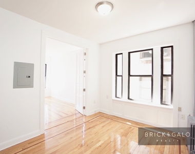 672 St Nicholas Pl - Photo Thumbnail 2