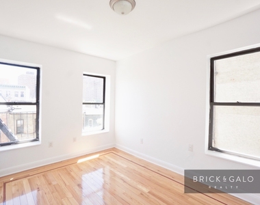 672 St Nicholas Pl - Photo Thumbnail 3