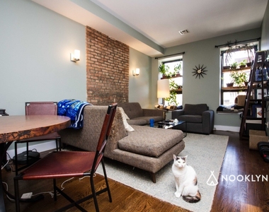 MASSIVE 3 BED OFF A/C BED STUY - Photo Thumbnail 3